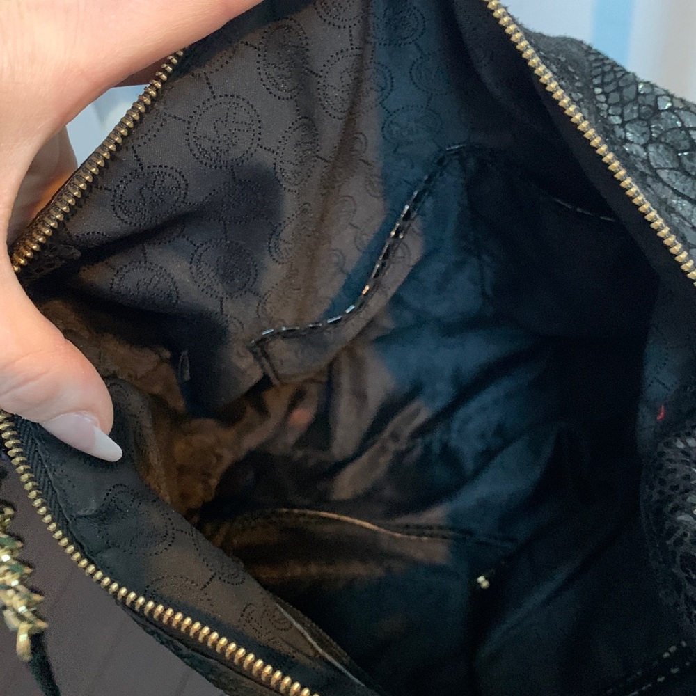 Authentic Michael Kors black snake print lightweight hobo slouch bag - Picture 14 of 17